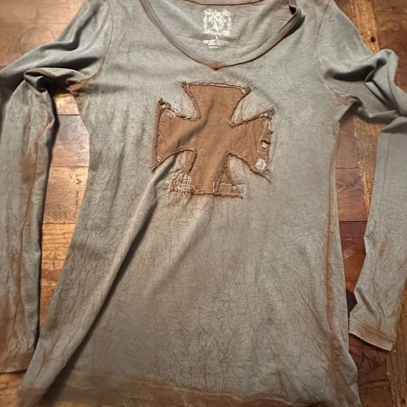 distressed & mended long sleeve - Picture 3 of 7